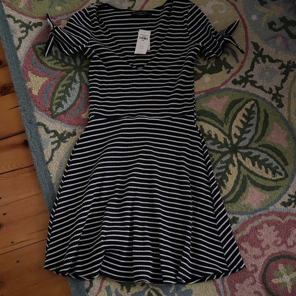 Abercrombie & Fitch Black and White Striped Tie-Sleeve Mini Dress